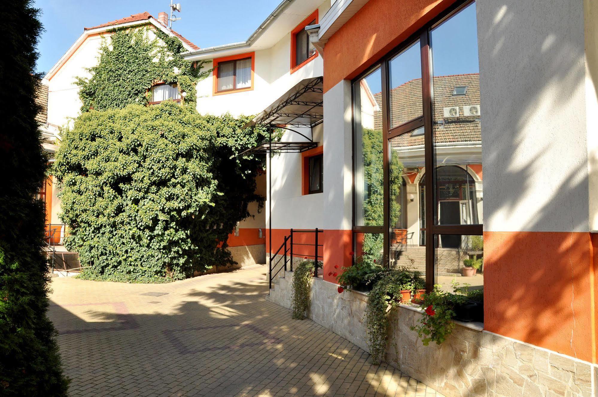 Hotel Cardinal Satu Mare Exterior photo