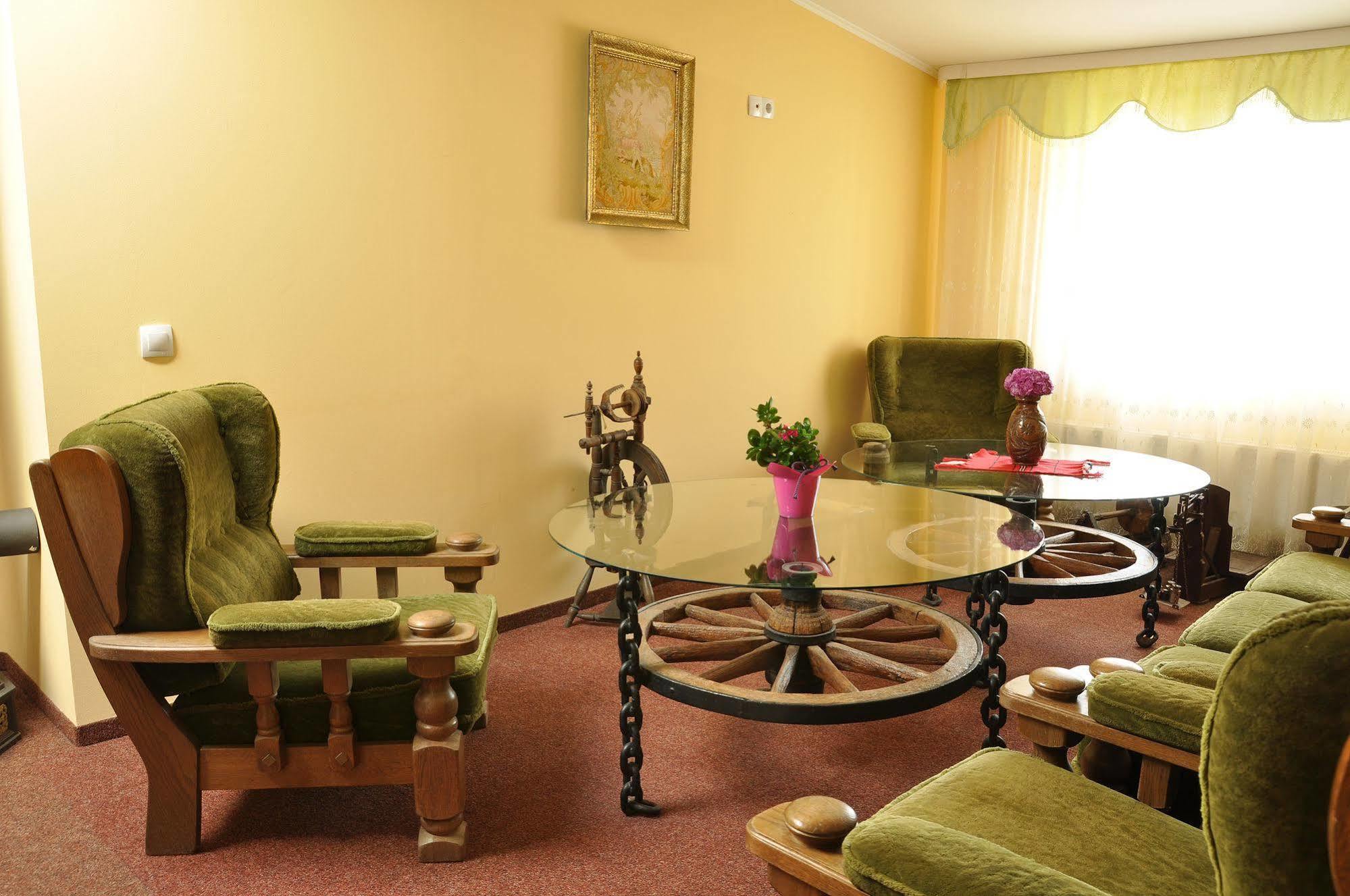 Hotel Cardinal Satu Mare Exterior photo
